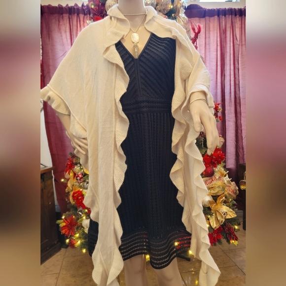 CHARLIE PAIGE CAPE - Picture 2 of 3